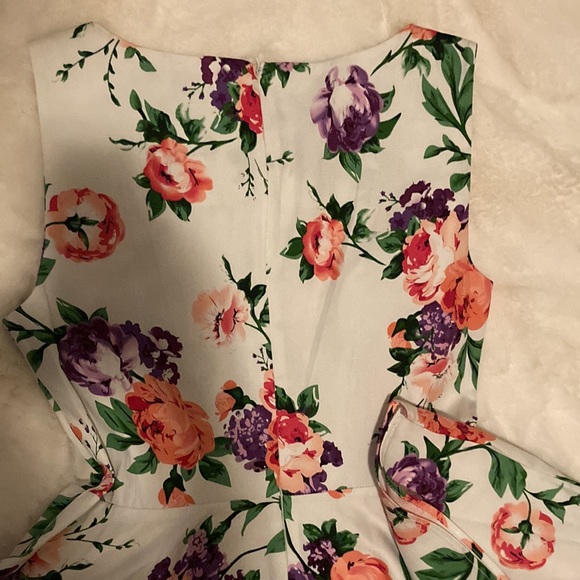 Flower dress - Picture 4 of 5